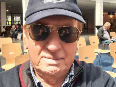 A 86 anni guida ancora l'elicottero: la storia di Enzo